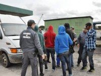 Immigrazione: 15 migranti in doppiofondo furgoni a Brindisi