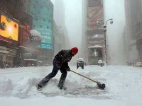 Tempesta di neve negli Usa, New York sotto la bufera